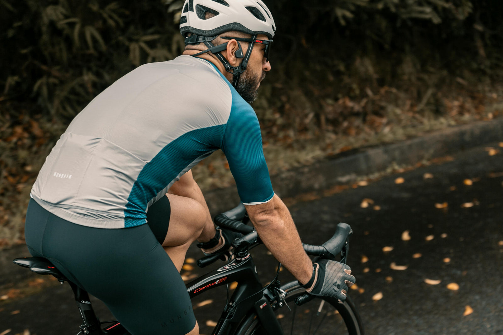How Tight Should a Cycling Jersey Be? A Fun &amp; Friendly Guide for Perfect Fit